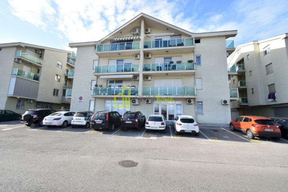 Dvosoban stan 98m2, Gorica C